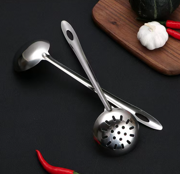 Muôi múc canh bằng thép không gỉ, dùng để múc canh và cháo, thìa cán dài L1911