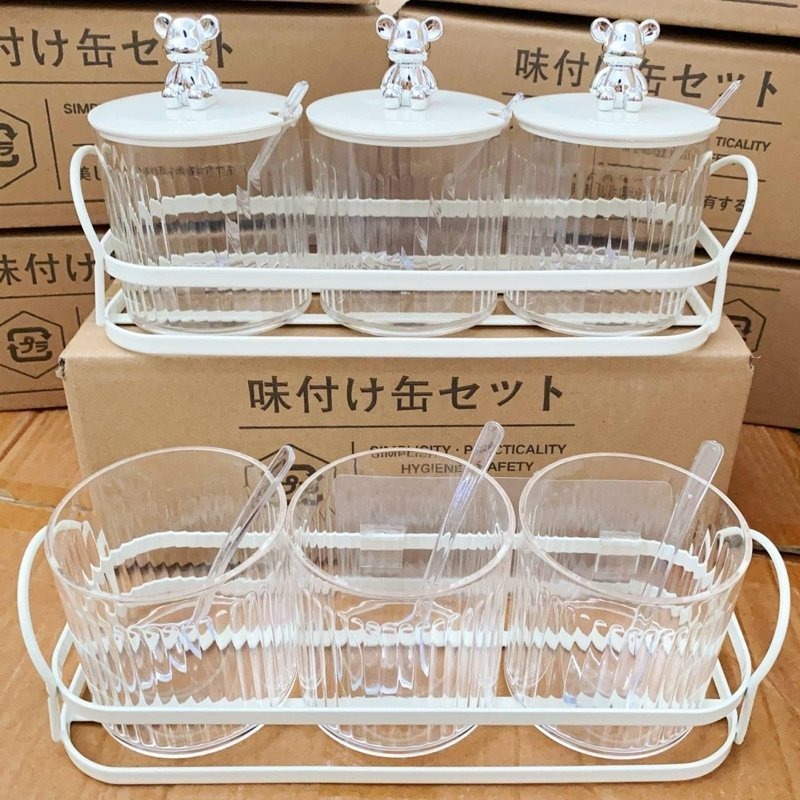 Khay 3 Hũ Đựng Gia Vị Nắp Gấu Kèm Thìa Trong Suốt ,Lọ Gia Vị Bằng Nhựa Cao Cấp A2361