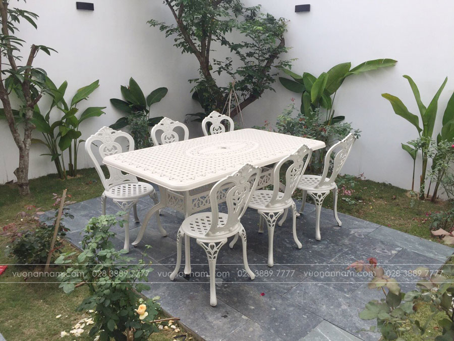 Gợi Ý Mẫu Bàn 4 Ghế Nhôm Đúc Cho Không Gian Sân Vườn