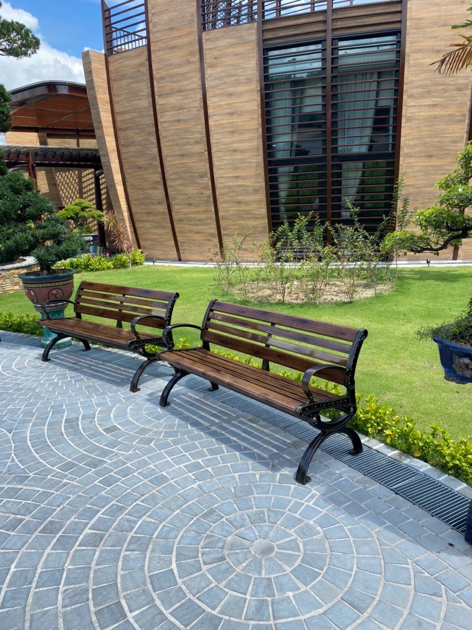 Lựa Chọn Ghế Băng Để Trang Trí Không Gian Sân Vườn