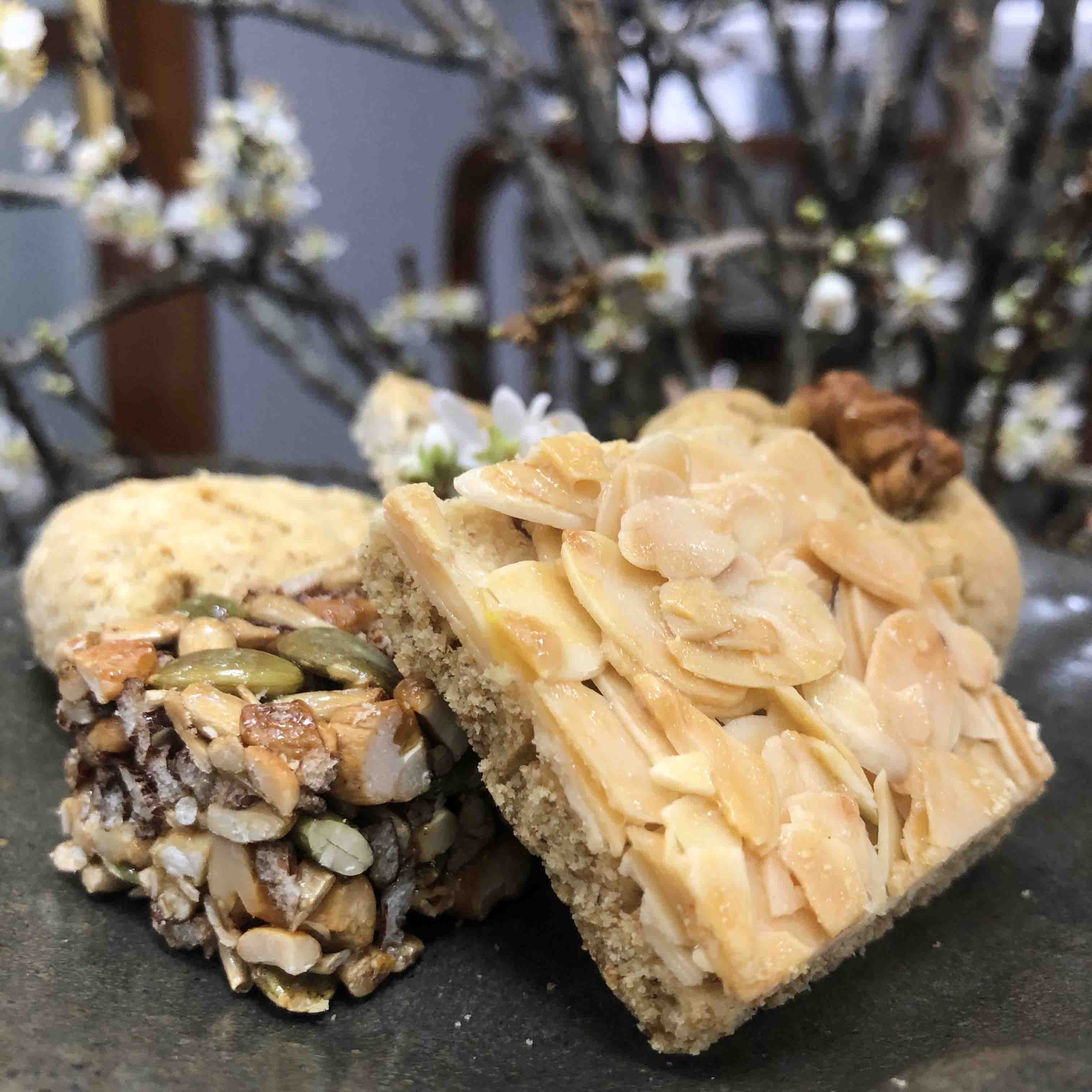 Hộp Mix 11 Bánh Tiểu Đường: Lời Yêu Thương & Triết Lý Sức Khỏe Từ Trái Tim Tiệm Bánh Mộc