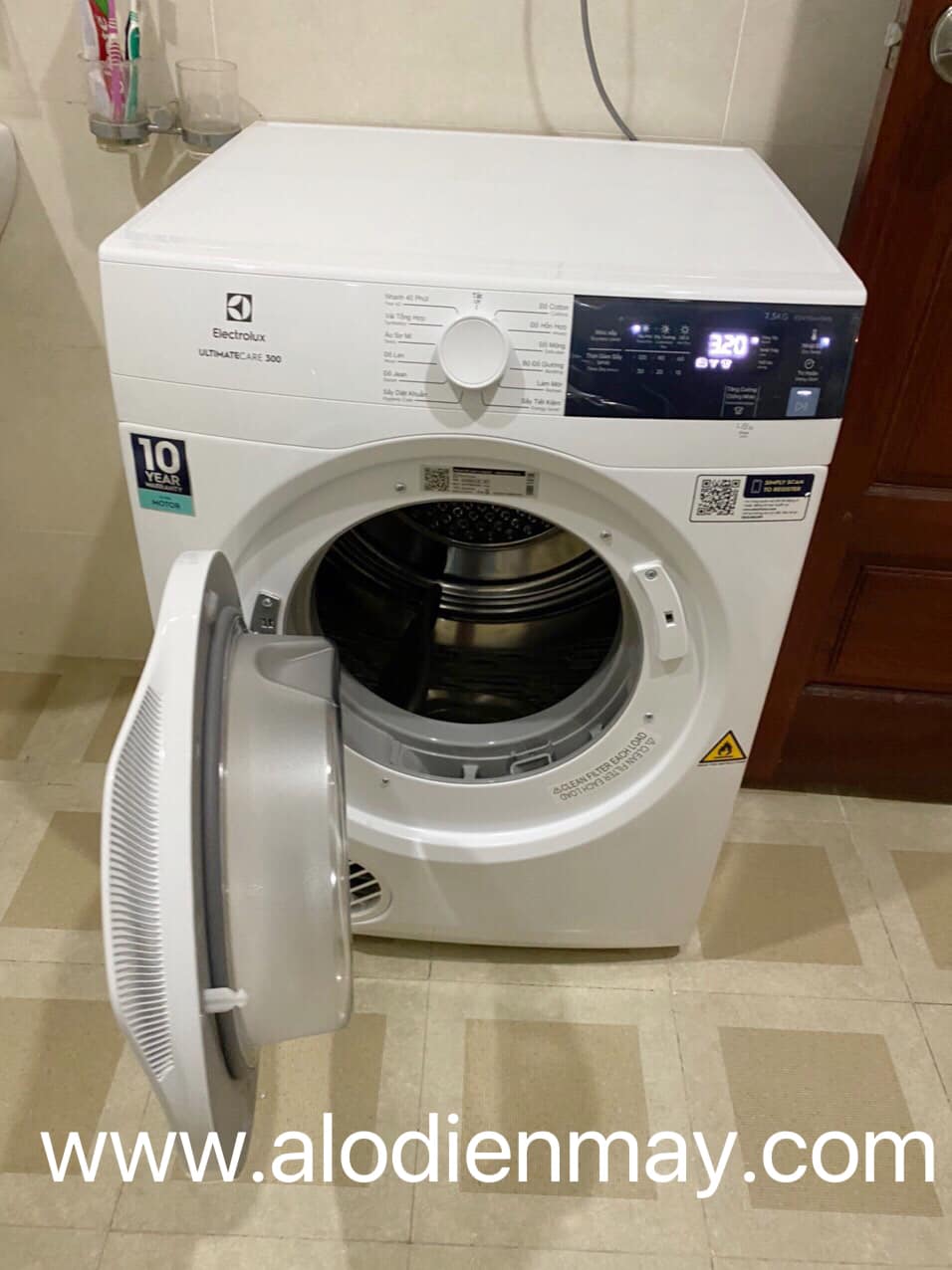 Máy sấy thông hơi Electrolux 7,5 kg UltimateCare 300 EDV754H3WB chính hãng