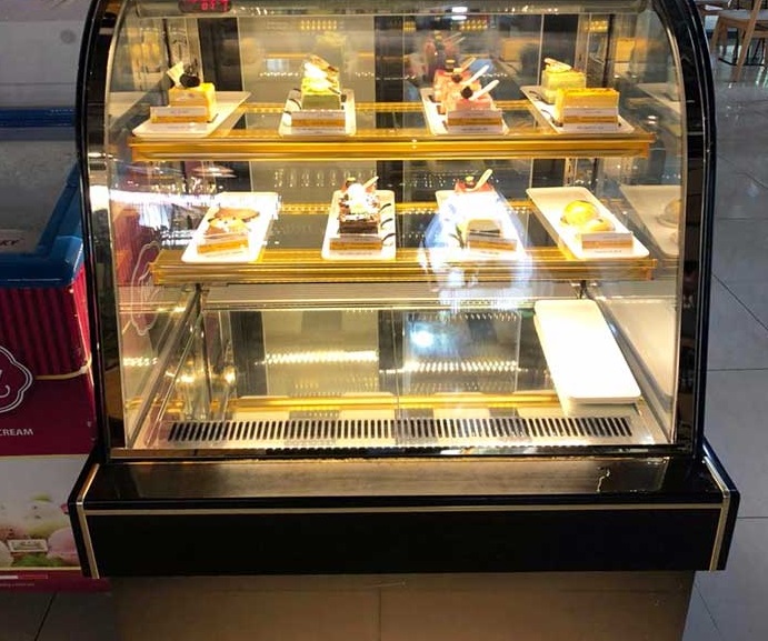 Tủ trưng bày bánh kính cong cho quán cafe DH-900 giá rẻ