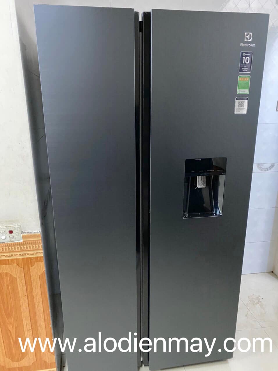 Tủ lạnh Electrolux Side By Side Inverter 571 lít ESE6141A-BVN giá tốt