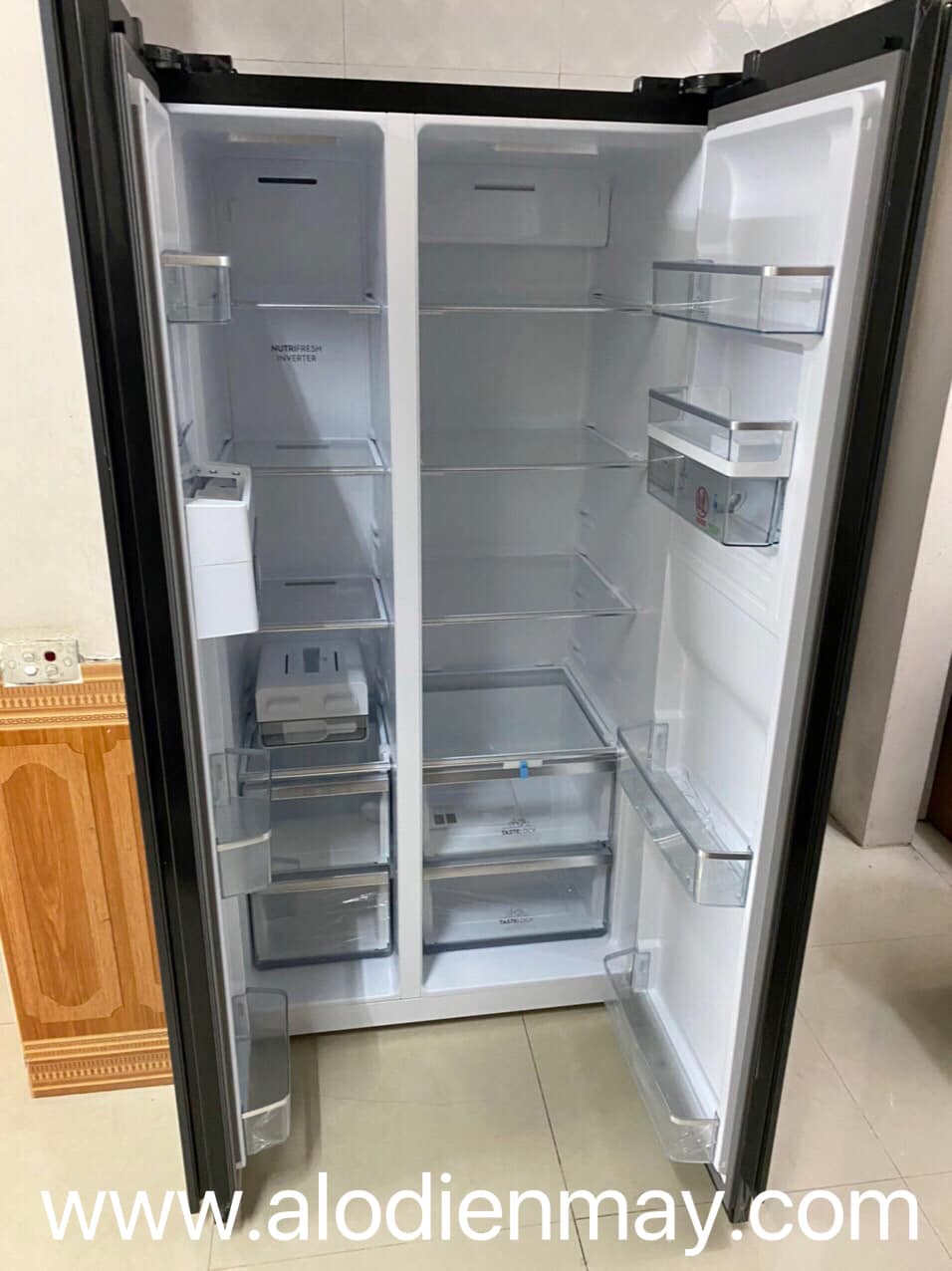 Tủ lạnh Electrolux Side By Side Inverter 571 lít ESE6141A-BVN giá tốt