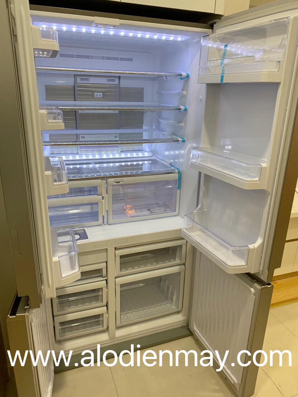 Tủ lạnh Mitsubishi 635L MR-LA78ER model 2022 4 cánh chính hãng giá rẻ