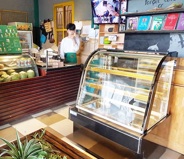 Tủ trưng bày bánh kính cong cho quán cafe DH-900 giá tốt