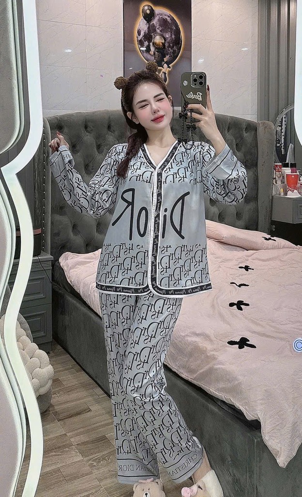 Đồ bộ tay dài cổ v lụa latin