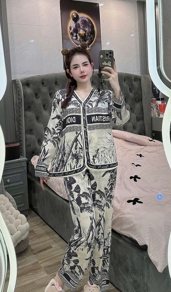 Đồ bộ tay dài cổ v lụa latin