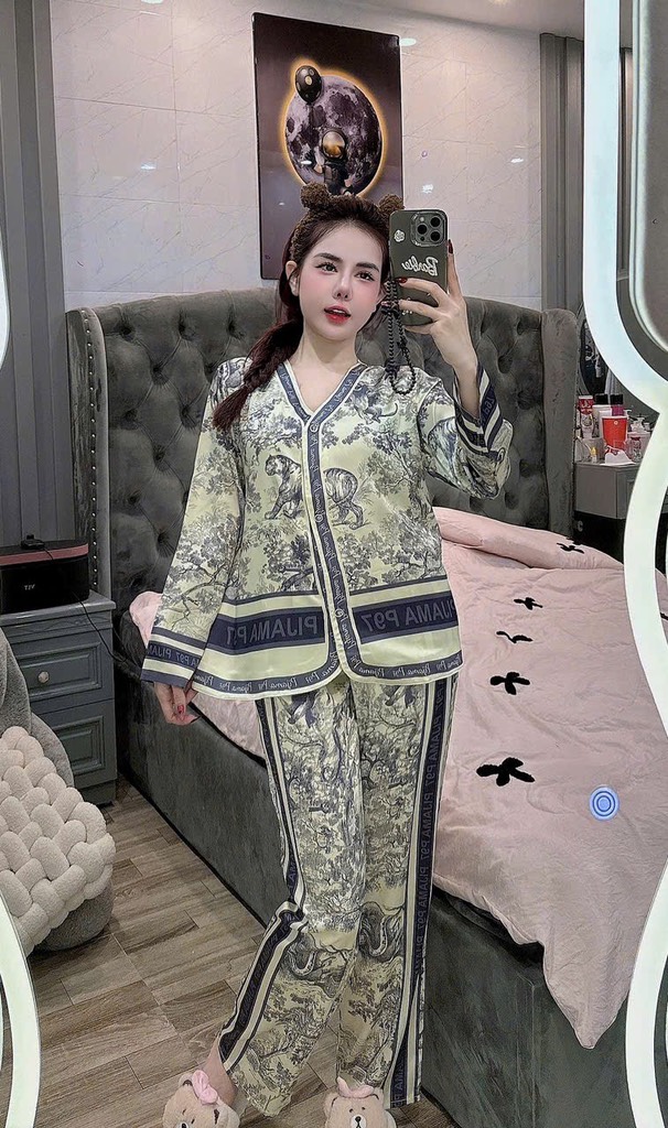 Đồ bộ tay dài cổ v lụa latin