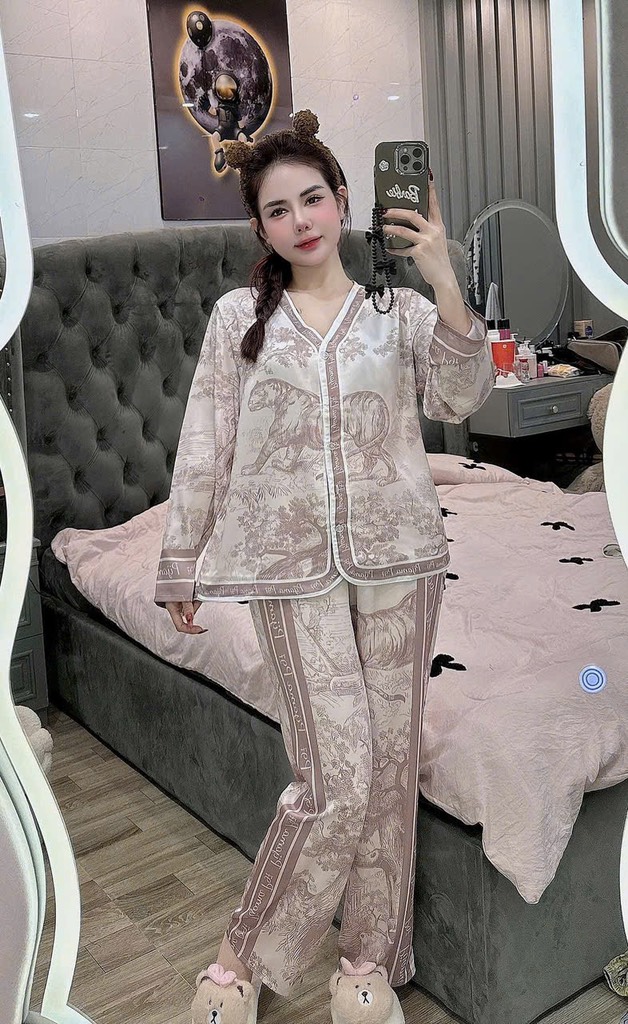 Đồ bộ tay dài cổ v lụa latin