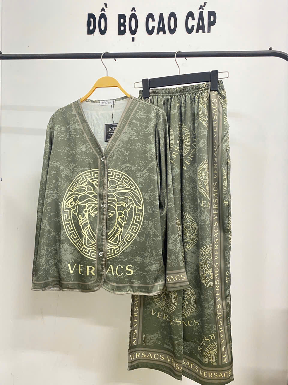 Đồ bộ tay dài cổ v lụa latin