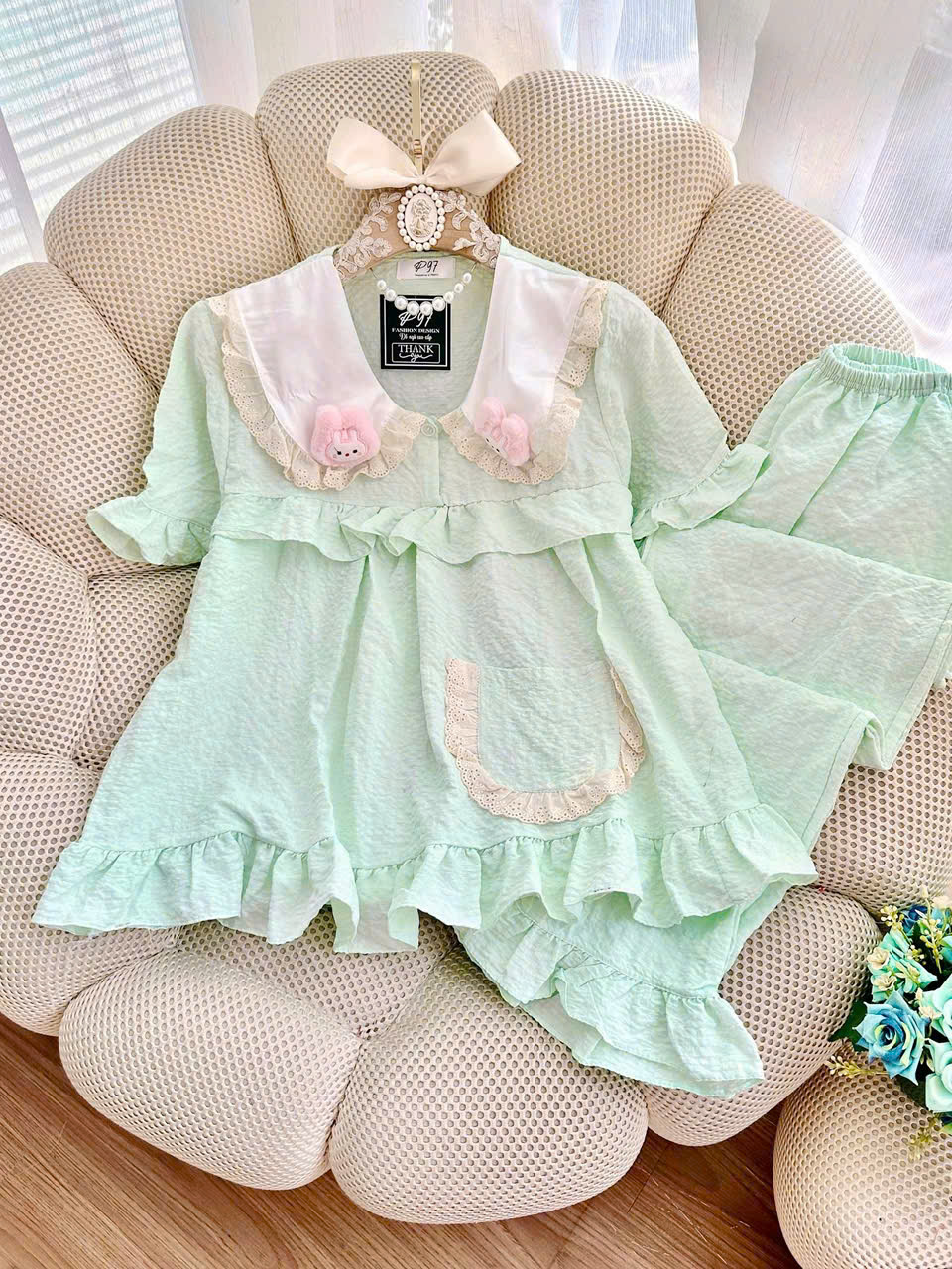 Đồ bộ tay ngắn thiết kế gắn hình thỏ lụa đũi mềm