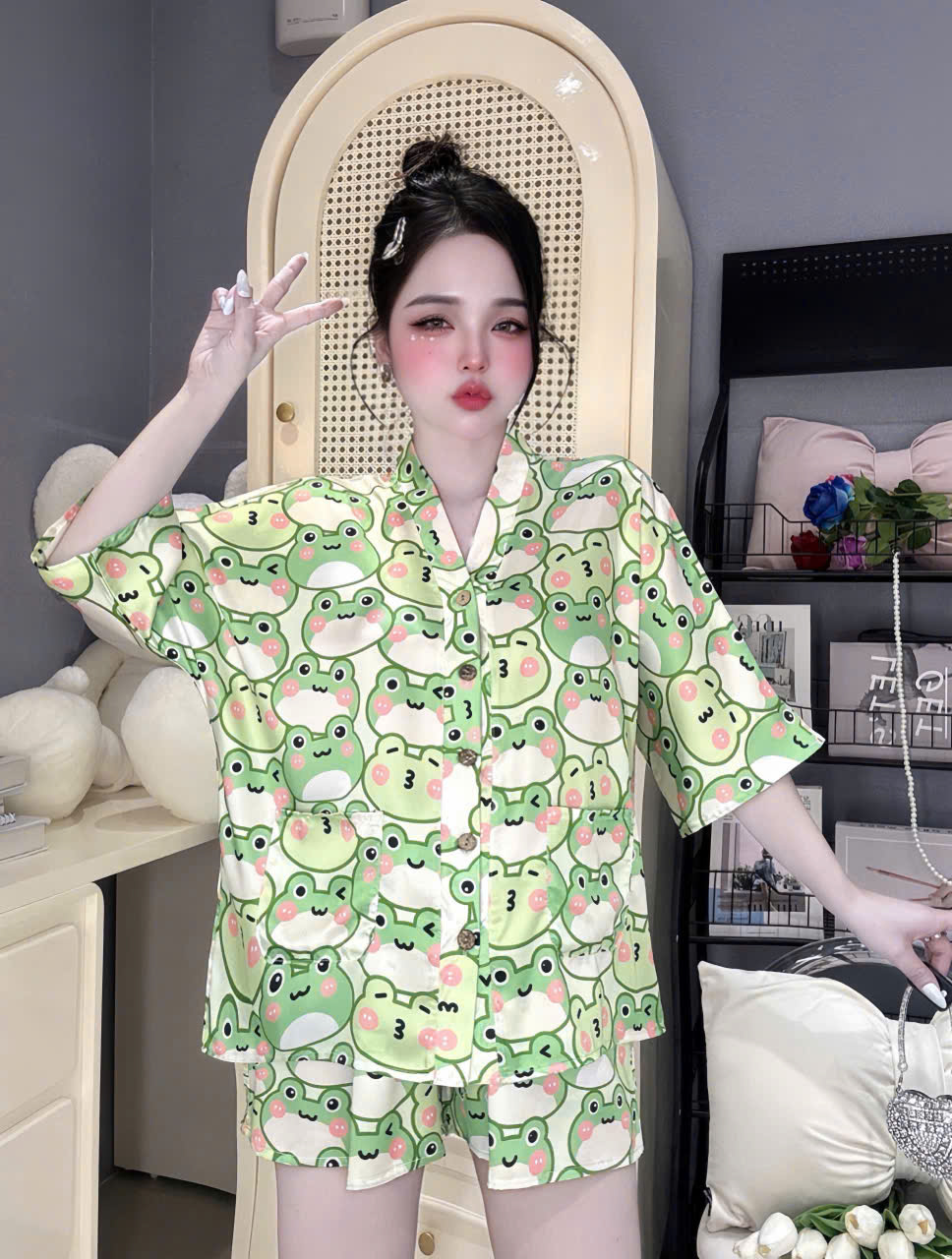 Đồ bộ đùi cánh dơi lụa latin