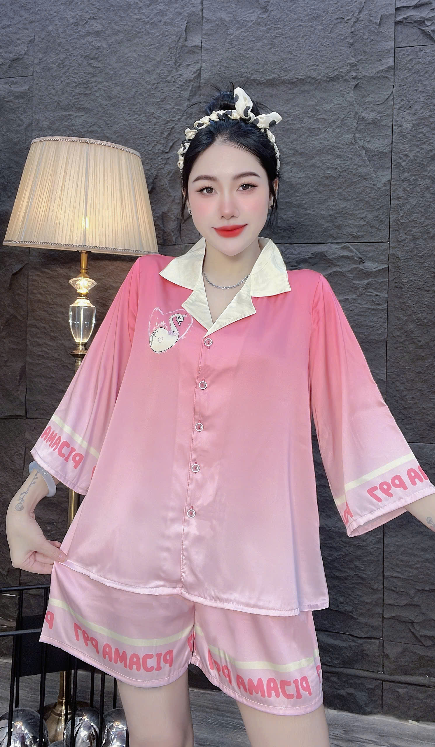 Đùi tay lững lụa latin