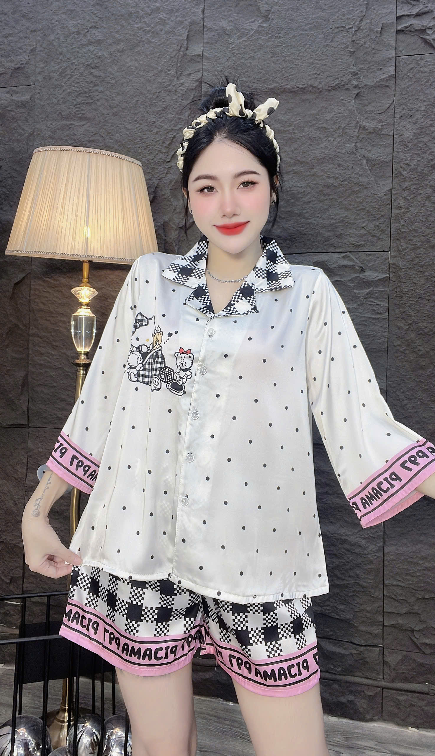 Đùi tay lững lụa latin