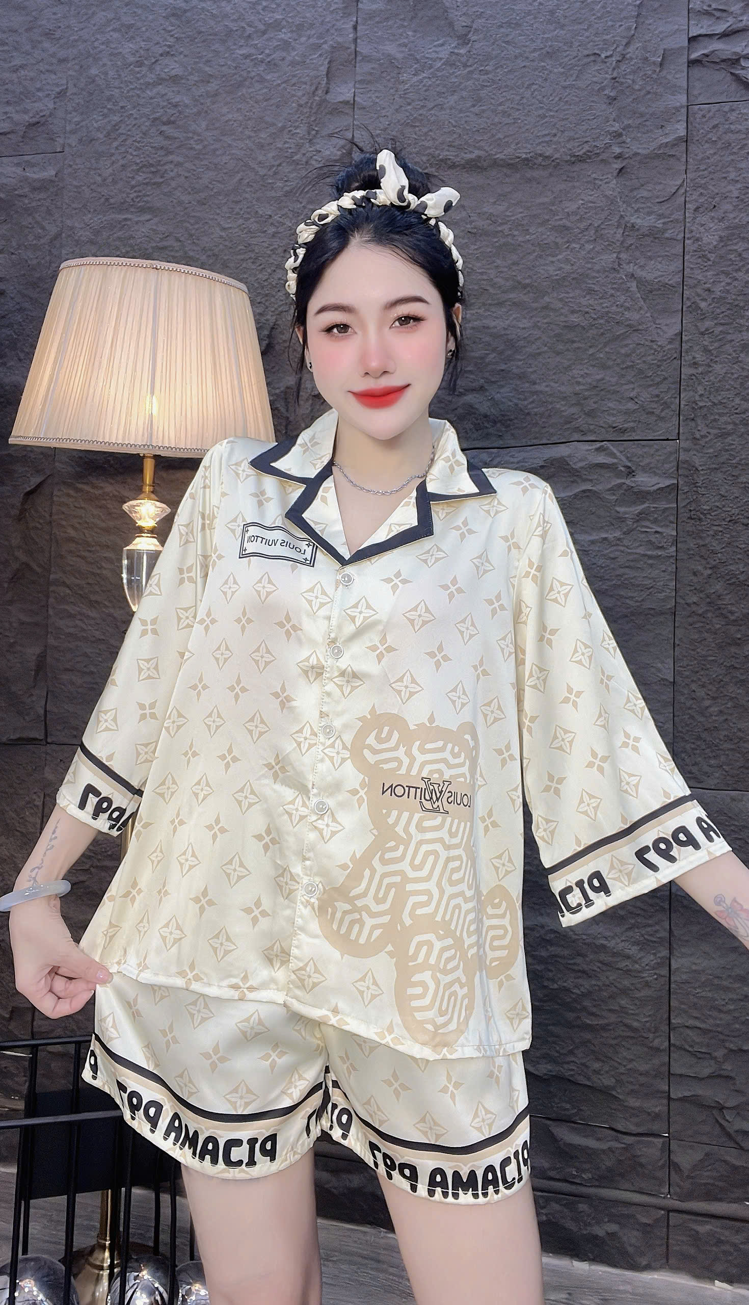 Đùi tay lững lụa latin