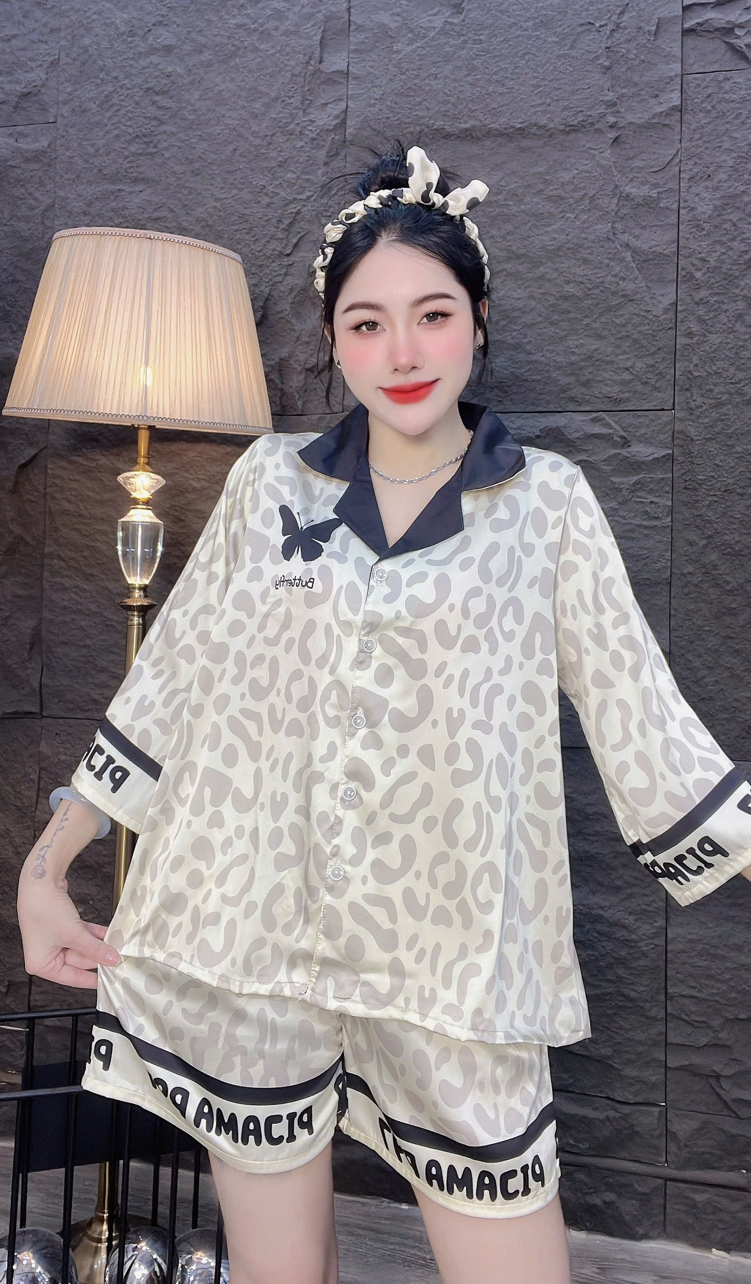 Đùi tay lững lụa latin