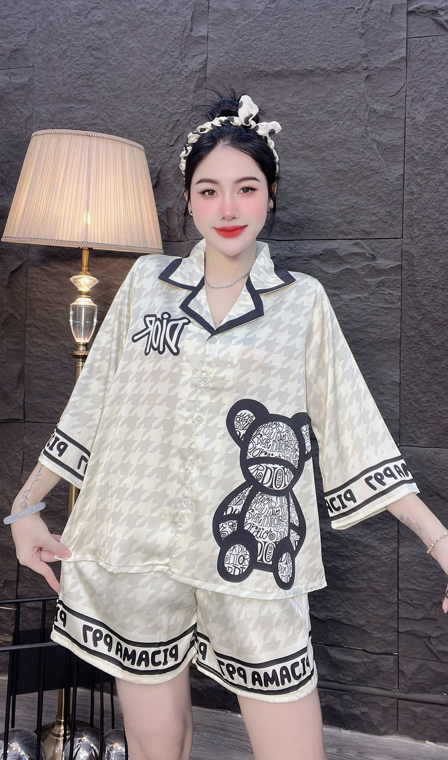 Đùi tay lững lụa latin