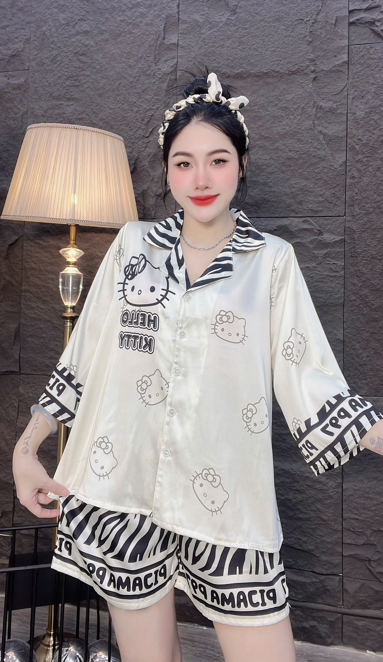 Đùi tay lững lụa latin