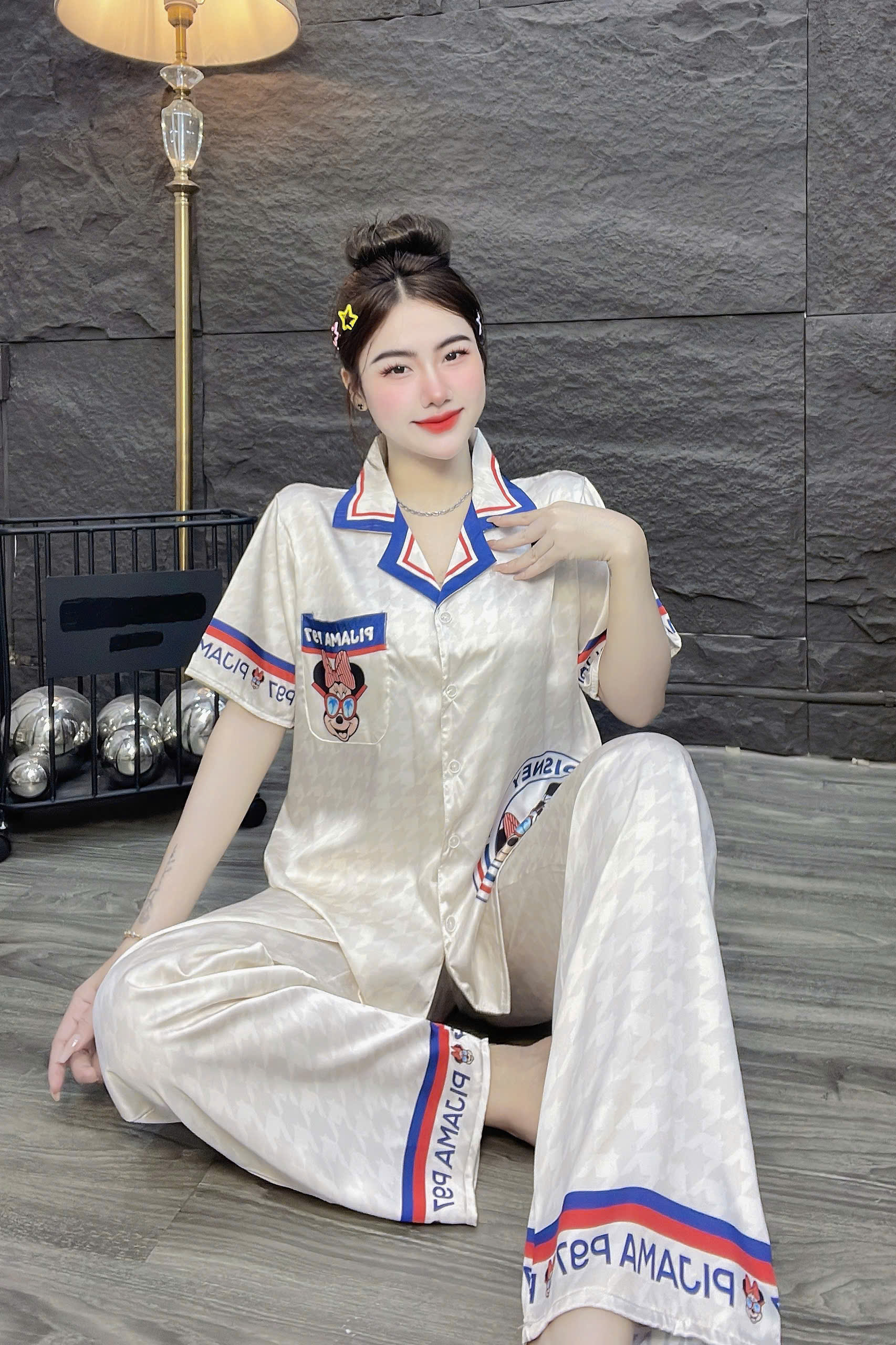 Đồ bộ tay ngắn phối túi lụa latin