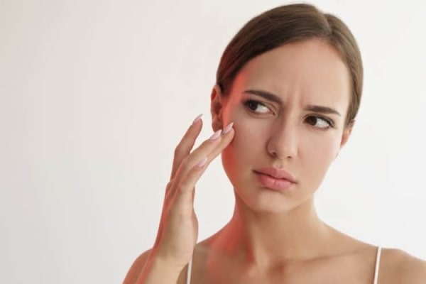 Da dầu nhờn do nội tiết tố và cách khắc phục