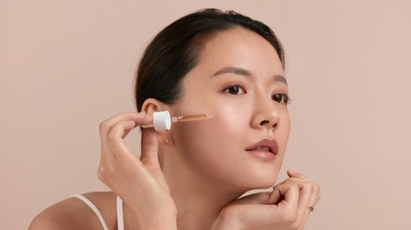 Khi nào cần sử dụng serum dưỡng ẩm phục hồi da?