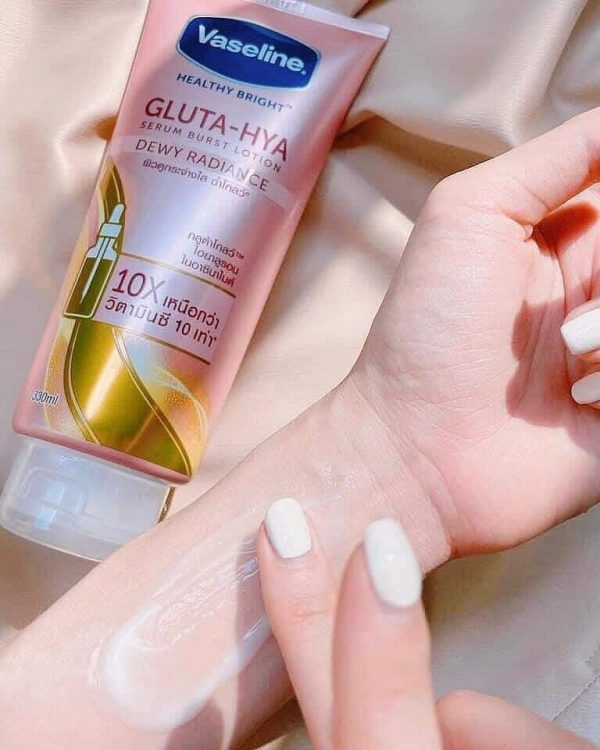 Lotion body Vaseline Gluta Hya 10x DEWY RADIANCE (HỒNG)