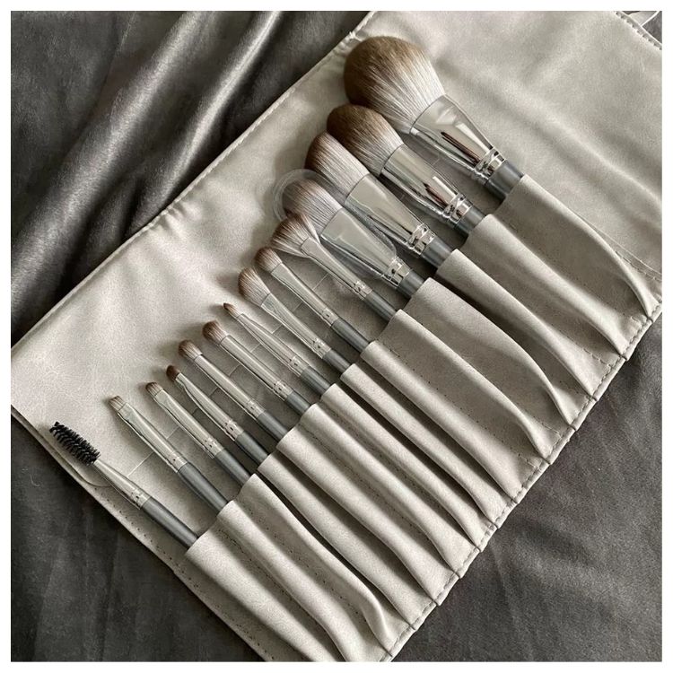 Bộ Cọ Trang Điểm MAANGE 14 Cây Màu Xám Kèm Túi Da