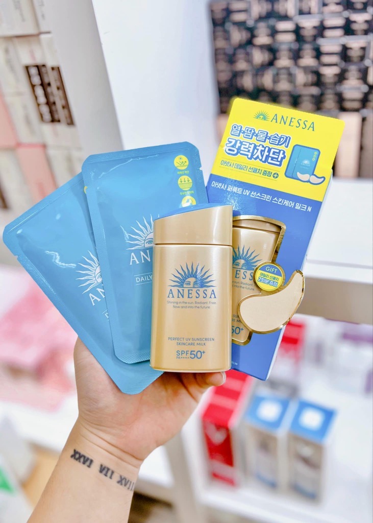 [TẶNG 2 MẶT NẠ MẮT] Kem chống nắng Anessa Perfect UV Sunscreen Milk