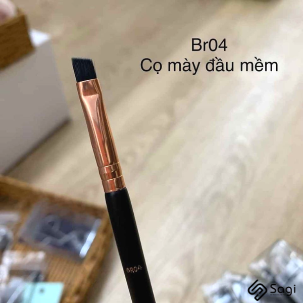 Cọ Tán Chân Mày Lông Dài Vacosi Eyebrow Angled Brush BR04 