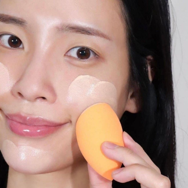 Mút Tán Kem Nền Quả Trứng Real Techniques Miracle Complexion