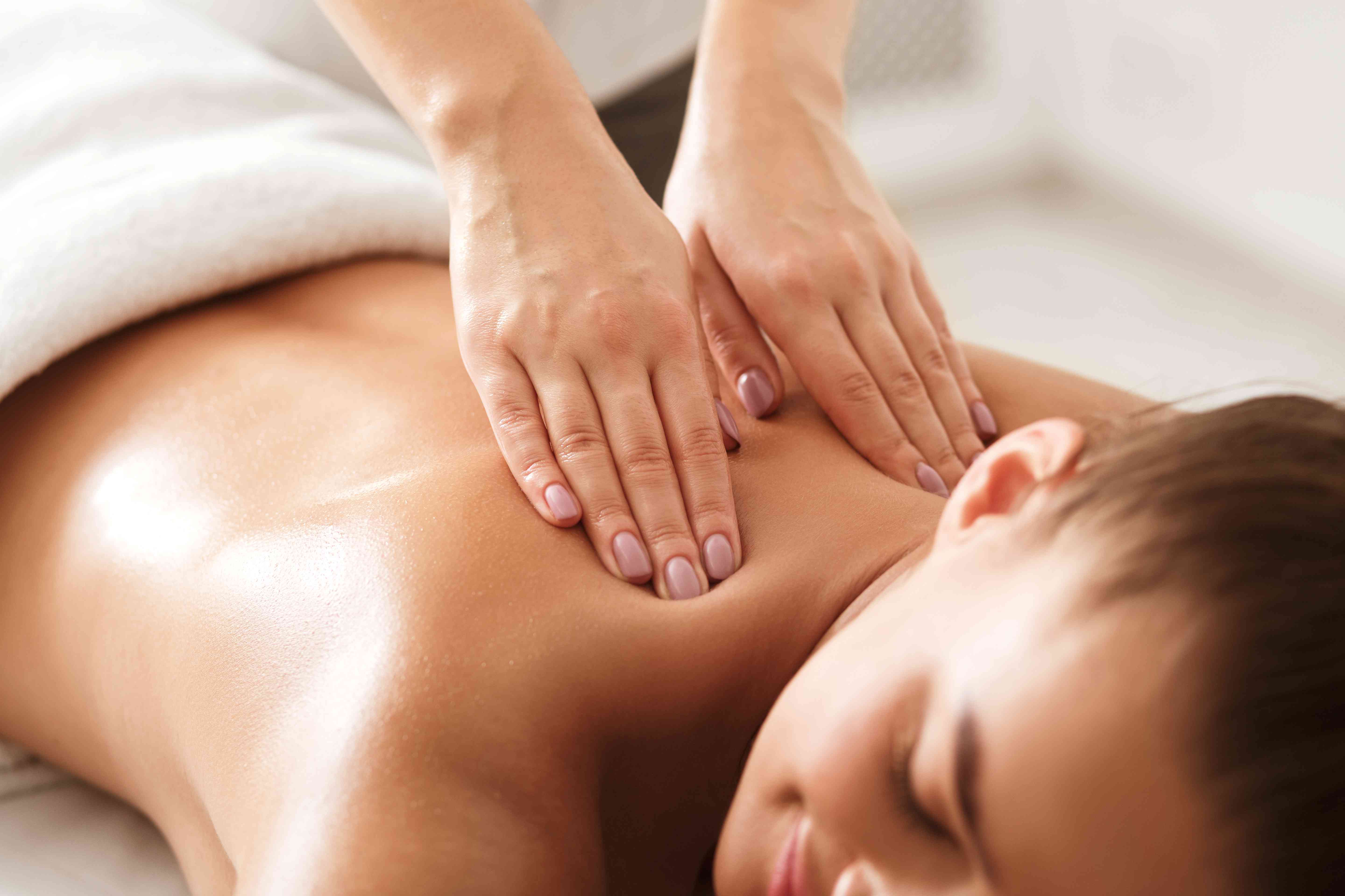 Lợi ích của việc massage thư giãn toàn thân và cách lựa chọn dịch vụ p