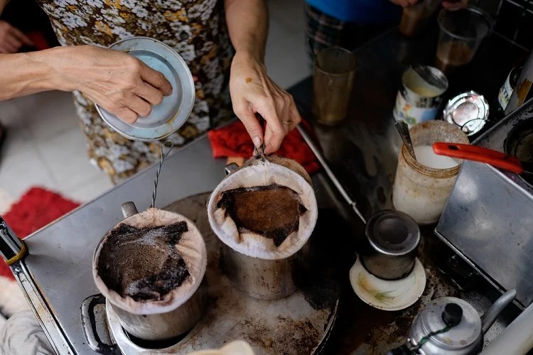 Uống cafe buổi sáng có tốt không? Cafe sáng có tác dụng gì?