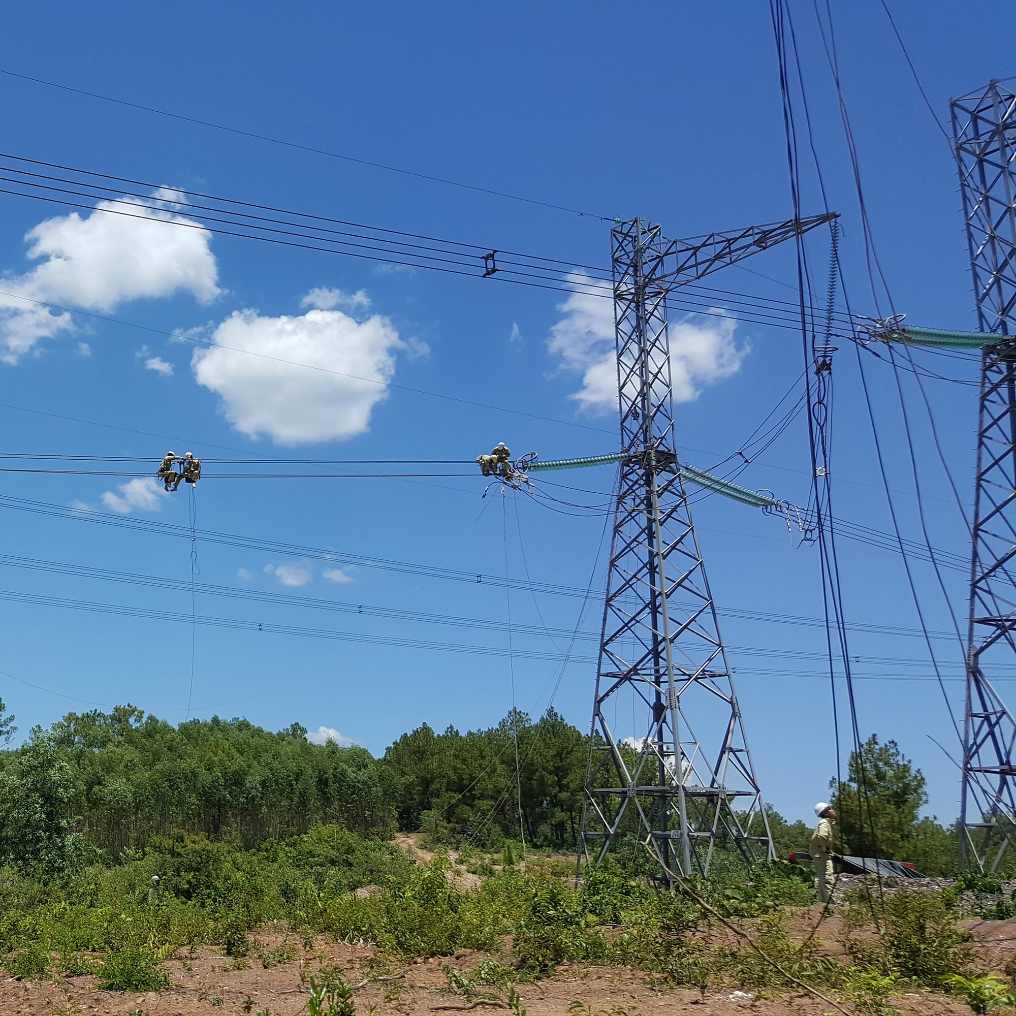 Hệ thống truyền tải điện là gì?