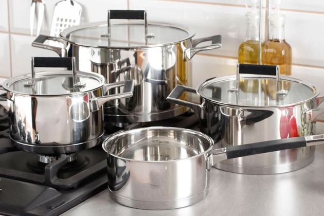 Mẹo vệ sinh vết gỉ sét, xỉn màu trên nồi, chảo inox hiệu quả