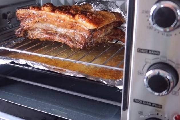 Cách làm thịt heo quay bằng lò vi sóng thơm ngon cực đơn giản