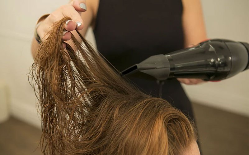 5 nguyên tắc sấy tóc để tóc luôn chắc khoẻ