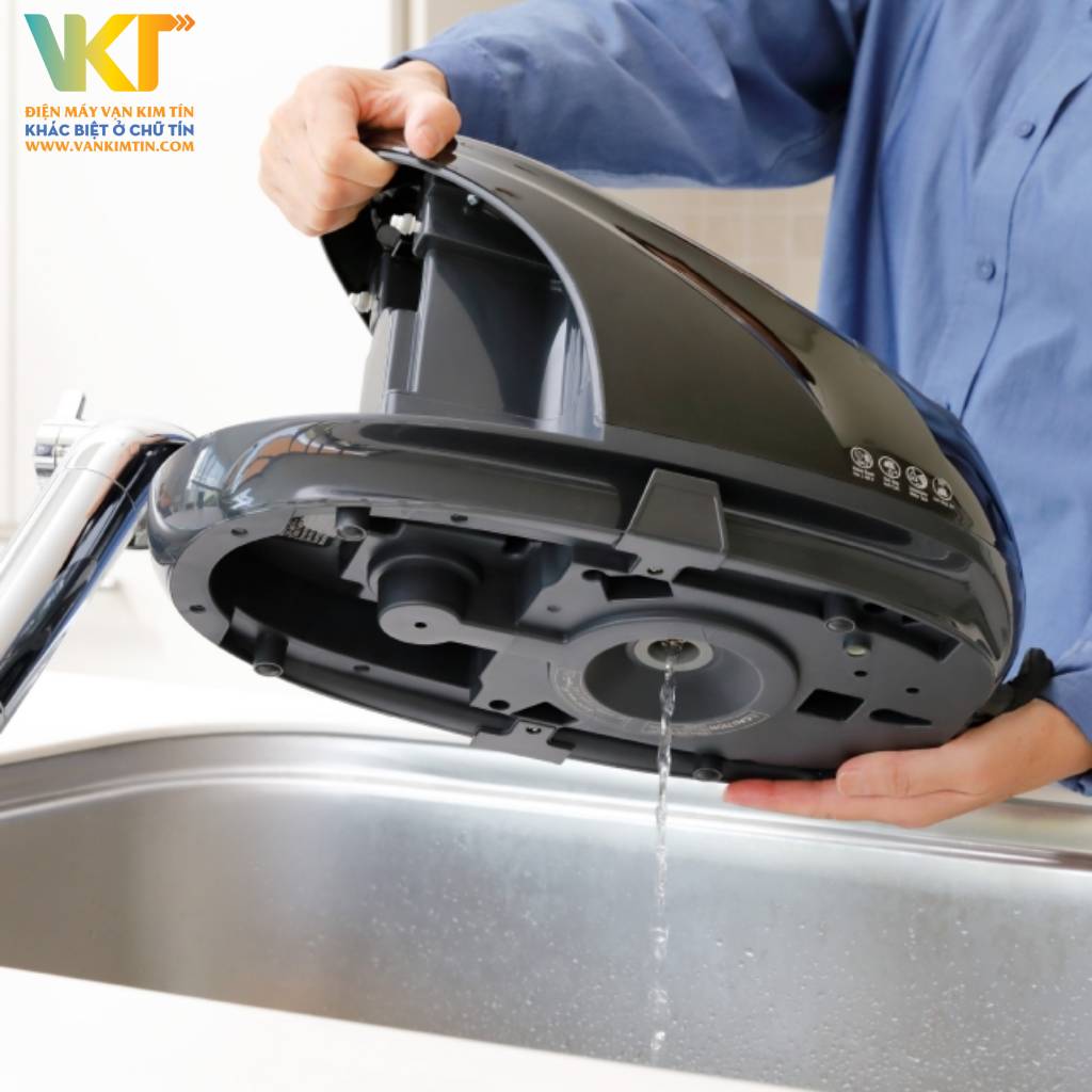 Bàn ủi hơi nước Panasonic NI-GT200ARA - Tiện dụng hơn với bình chứa nước dung tích lớn