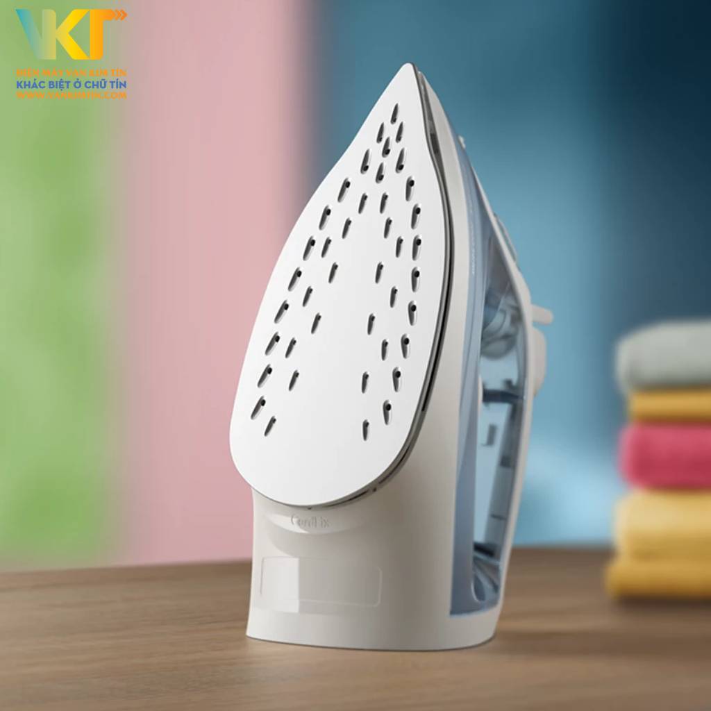 Bàn ủi hơi nước Philips DST2010/20 - Kích thước nhỏ gọn, thiết kế tiện lợi trong quá trình là ủi