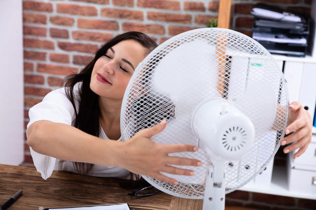 Những sai lầm cần tránh khi sử dụng quạt điện vào mùa nóng