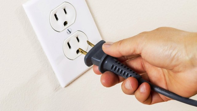 Vệ sinh quạt đứng, quạt treo tường đúng cách, đơn giản