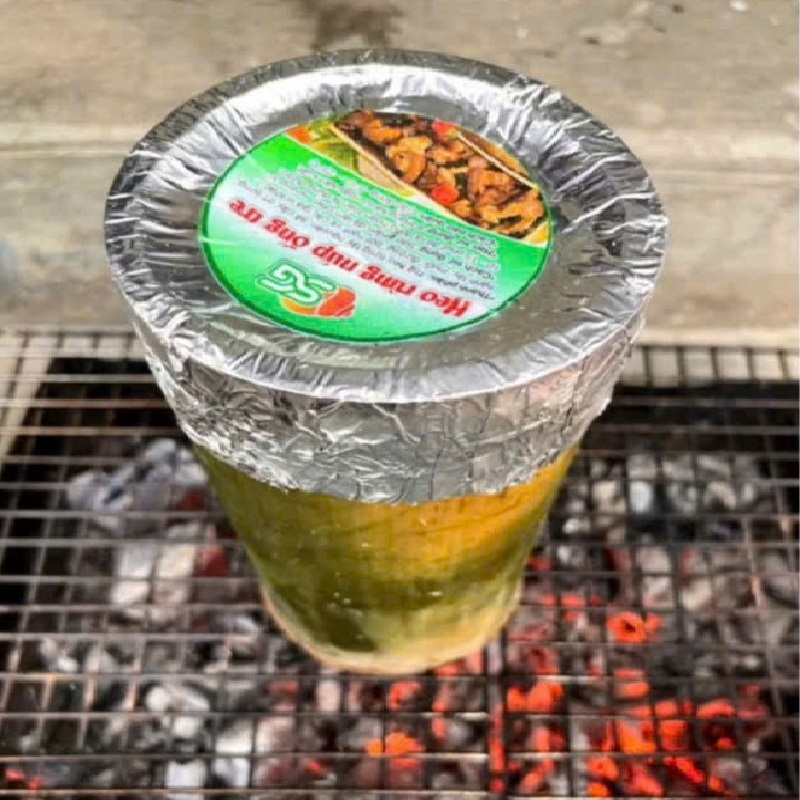 Heo rừng núp ống tre