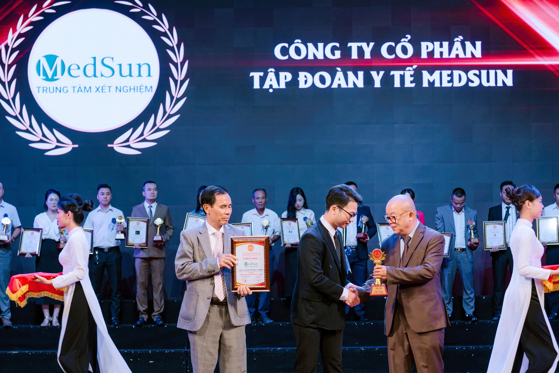 MedSun vinh dự nhận giải thưởng “Top 100 Thương hiệu nổi tiếng quốc gia 2025”