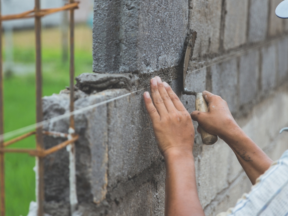 Tường gạch, bê tông phát thải nhiều CO2 (Ảnh sưu tầm)