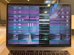 Màn hình Macbook bị sọc: Nguyên nhân, Giải pháp và Dịch vụ sửa chữa tại Macshop24h