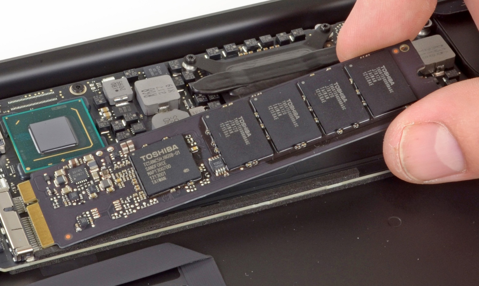 Thay ổ cứng MacBook: Nâng cấp và Tăng cường hiệu suất