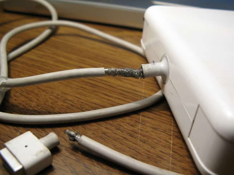 Sửa dây sạc MacBook bị đứt: Giải pháp tại Macshop24h