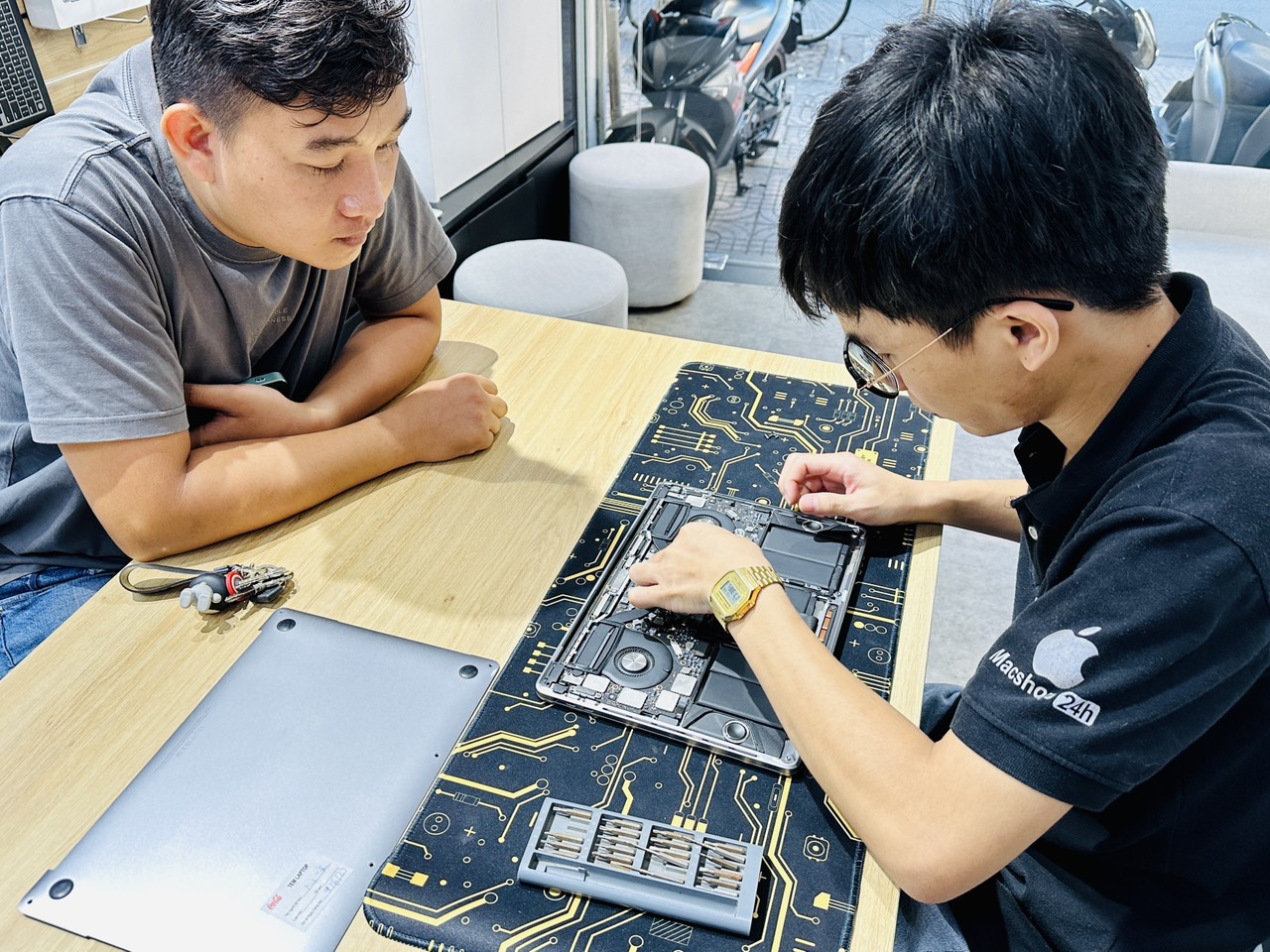 Sửa màn hình MacBook tại Macshop24h - Dịch vụ chuyên nghiệp và tin cậy