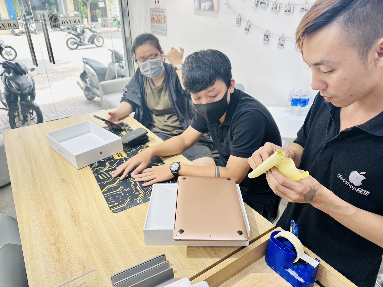 Thay cụm màn hình MacBook - Dịch vụ chất lượng tại Macshop24h